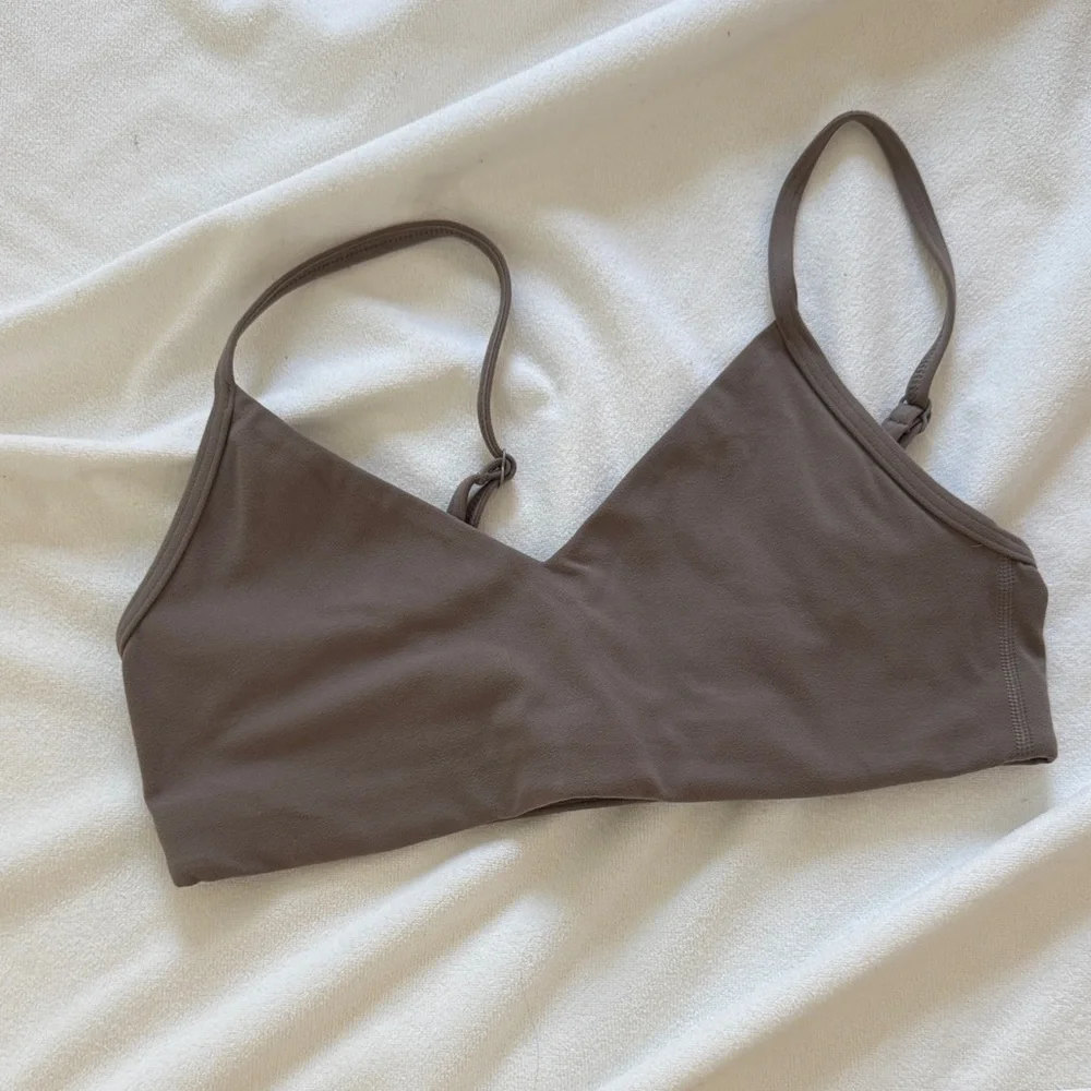 Aritzia Flared Yoga Pants and sports bra - Picture 4 of 6